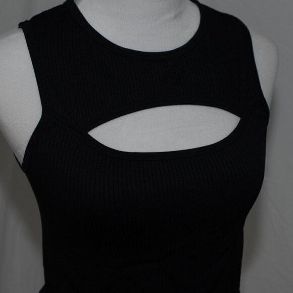 Peekaboo Chest 16” Crop Top Ribbed EUC Womens Black Tank Top - Picture 2 of 3